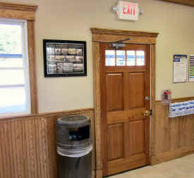 Smithtown Station display trackside wall.jpg (72800 bytes)